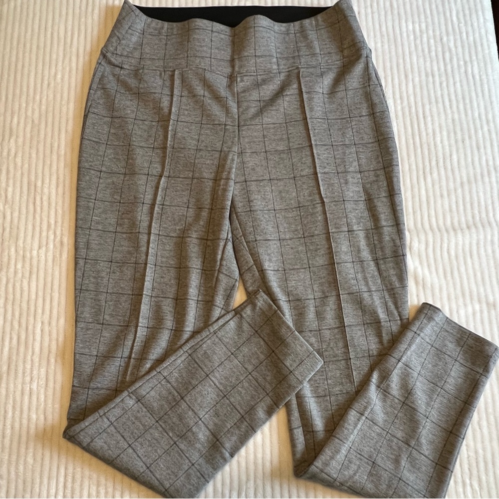 Woman's Pleated Nine West Pull on Dress Pants